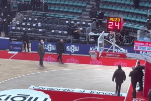 Fortitudo Kigili Bologna, le immagini della contestazione a Pavani