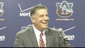 Bruce Pearl si accorda con Auburn per un nuovo contratto da 8 anni ad oltre 5 milioni a stagione