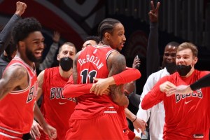 DeMar DeRozan becomes the first player in NBA history to win games at the buzzer on consecutive days
