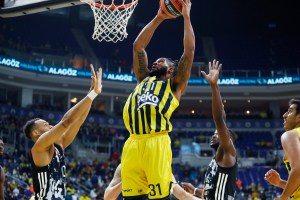 Fenerbahce keeps hot streak alive by beating ASVEL
