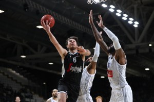 La Virtus lotta, il Buducnost ne ha di più e si impone nel finale
