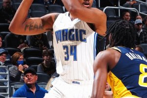 Due triple di Harris nel quarto quarto premiano Orlando a Indianapolis