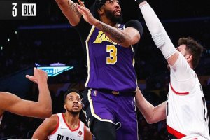 I Lakers si impongono su Portland, 30 di Davis