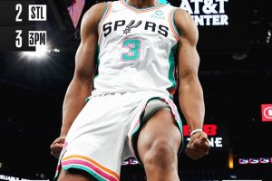 Zach Collins finalmente in campo, gli Spurs dominano il derby texano contro i Rockets