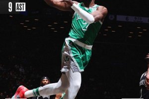 Nets mai in partita senza le tre stelle, Boston passeggia con Brown e Smart