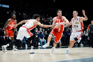 Varese all’ultimo rimbalzo. Vince a Reggio 82-84 dopo una partita punto a punto