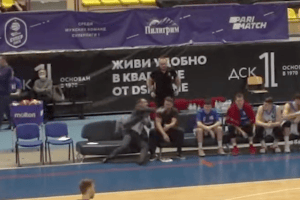 Coach and assistant tried to punch each other in Russia during a game