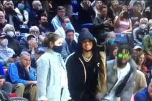 Troppo al cellulare, James Bouknight cacciato dalla prima fila durante Xavier-Uconn