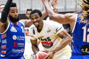 Peter Olisemeka signs with ZZ Leiden