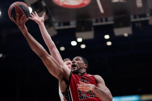 Verso i playoff di EuroLeague: Kyle Hines, l’uomo dei record, guiderà l’Olimpia