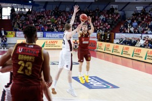 Prova di forza di Venezia che piega una mai doma Tortona: la difesa e Brooks le chiavi del successo