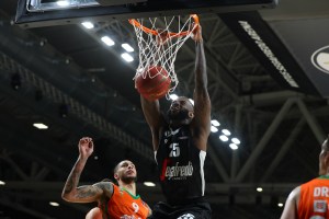 Jakarr Sampson joins Liaoning Flying Leopards