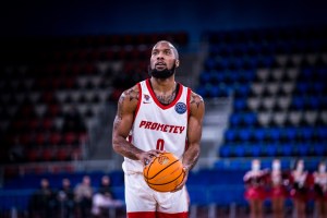 Chris Dowe signing with Brose Bamberg