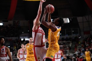 Sanford e Lamb mettono un altro mattone salvezza per Pesaro: Varese espugnata