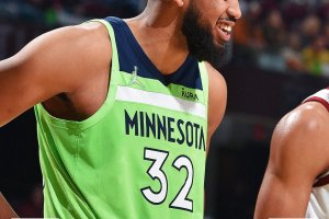 A Cleveland Towns si conferma letale da 3, Minnesota passa