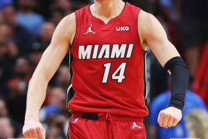 Miami riaccoglie Victor Oladipo e prosegue la sua corsa: Rockets ko