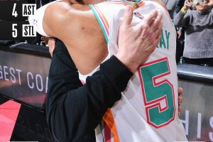 Murray guida la rimonta Spurs, Popovich fa la storia
