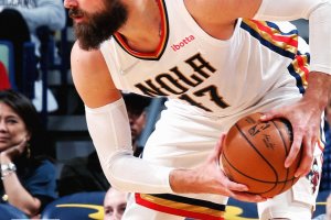 I Pelicans dominano il match con i Rockets, 32 di Valanciunas