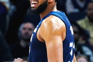 I Lakers non durano neanche un tempo, tutto facile per i Wolves