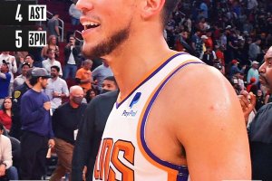 36 per Booker, Phoenix in controllo a Houston