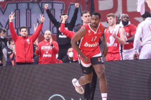 Olympiacos secures (virtual) Playoff return by dominating Panathinaikos
