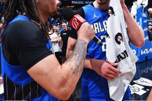 Orlando sorprende Golden State, Suns primi nella Pacific