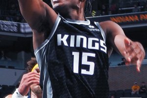 Damian Jones trova la deviazione vincente, Sacramento passa a Indianapolis