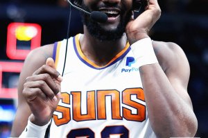 I Phoenix Suns passano a Minneapolis, 35+15 per Ayton