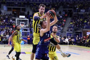 ALBA stuns Fenerbahce in Istanbul to keep Playoff dream alive