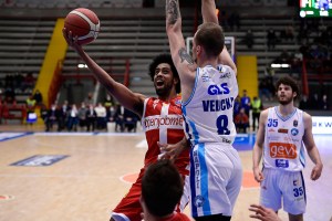 Woldetensae e De Nicolao guidano Varese al blitz sul parquet di Napoli