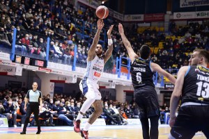 Riecco Harrison, riecco Brindisi: e nel finale Cremona si inchina a Redivo