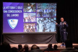 Pallacanestro Cantù, “Una Squadra di Partner” a lezione di Marco Sodini