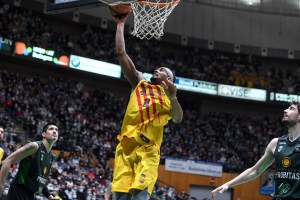Barcellona, infortunio alla spalla per Brandon Davies