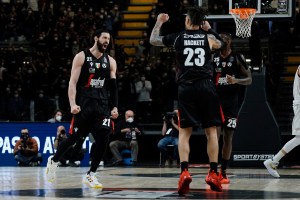 Highlights: Daniel Hackett e Tornike Shengelia in azione contro la Reyer Venezia