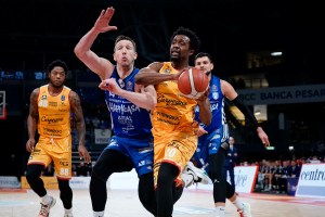 Pesaro al fotofinish si impone su Brindisi