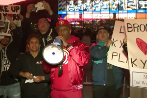 Nets, manifestazione fuori dal Barclays Center in supporto a Kyrie Irving