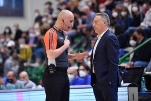 Bucchi: “Abbiamo tirato male pur costruendo buoni tiri: partita ruvida e intensa”