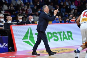 Sassari, Bucchi: “Decisivi i loro rimbalzi offensivi”