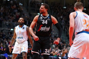 Virtus Bologna, la clamorosa stoppata di Kyle Weems