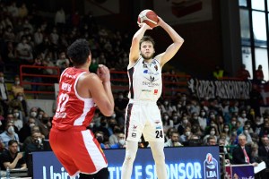 Mike Daum on fire: 33 points (7/9 3P) in 28 minutes in Derthona’s win over Varese