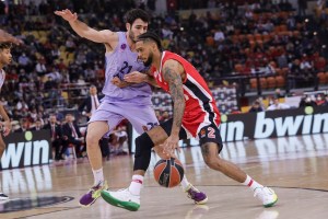 Olympiacos ends Regular Season in style by beating Barcelona at home