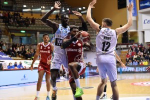 I lunghi di Trieste fanno la voce grossa, Cremona in A2