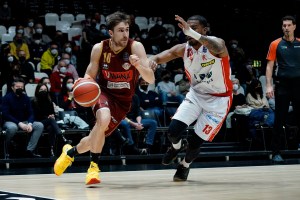 Venezia sbanca l’Unipol Arena battendo Reggio Emilia nel finale di gara