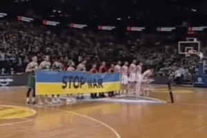 Crvena Zvezda players booed by Zalgiris fans in Kaunas for not holding “Stop the war” banner