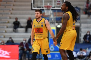 Attacco e difesa, Scafati domina gara 5 e strappa il pass per la finale