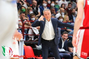 Conferenza stampa lampo di Piero Bucchi: Ci vediamo a Sassari