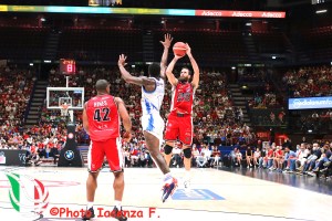 Milano approccia bene la serie, convince e fa sua gara 1 battendo Sassari 88-71
