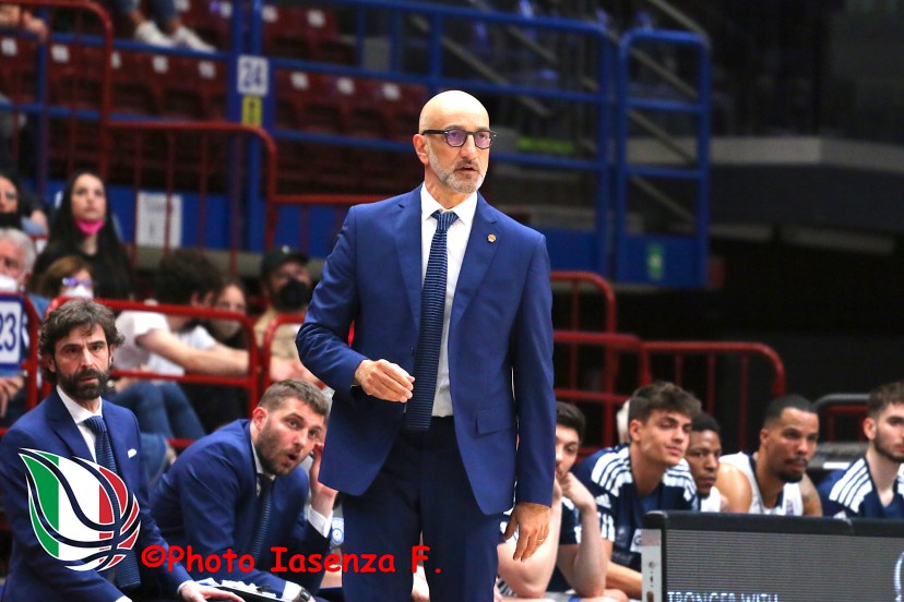 Happy Casa Brindisi Budivelnyk dove vederla in tv