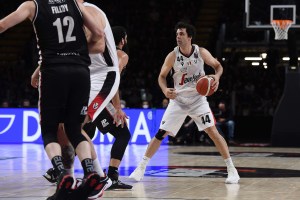 Milos Teodosic e tanta difesa: la Virtus questa volta non soffre, Derthona precipita a -21. 2-0