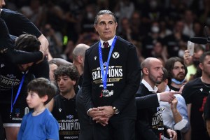 La Federazione Spagnola reclama Scariolo: «Ha un impegno con noi». Il coach: «Attendo un’intesa»